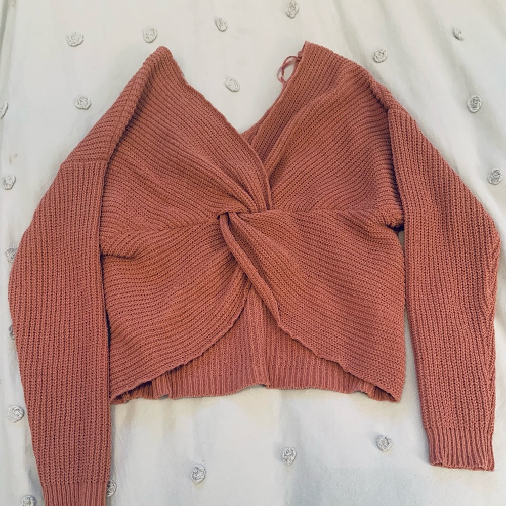 hi!! i’m selling a super cute sweater with a crisscross on the front